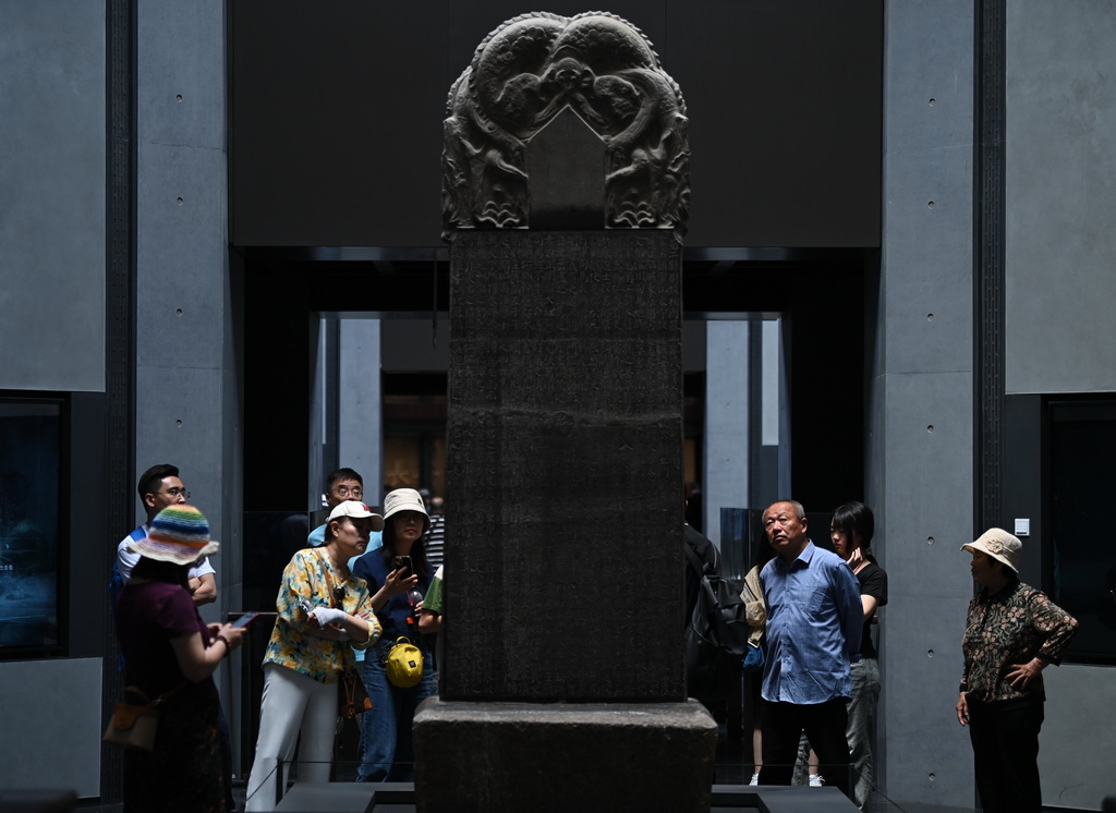 5月12日，游客在改扩建后的西安碑林博物馆北区场馆参观。