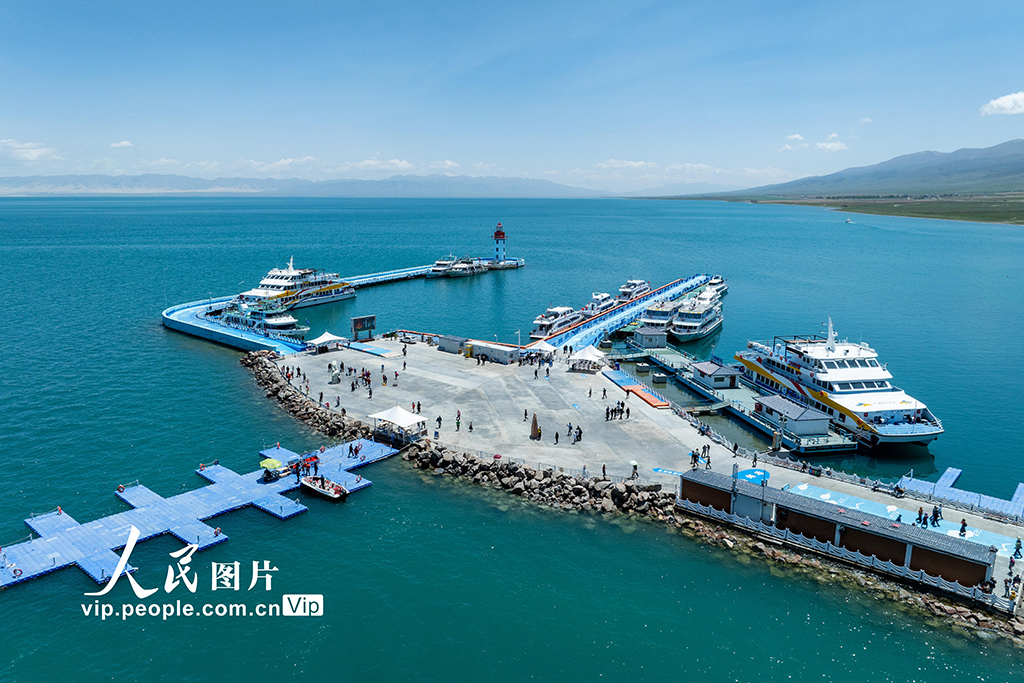 青海共和：青海湖美景引客来