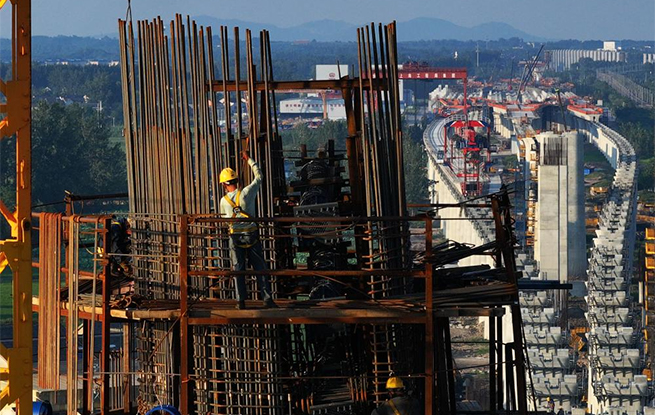 高温下的铁路建设者