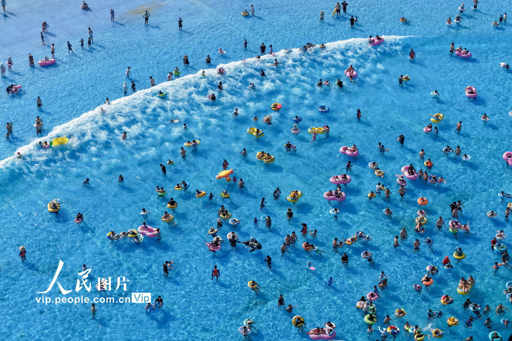 江苏南京：戏水享清凉