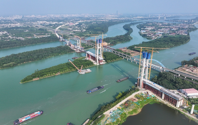 沪渝蓉高铁跨京杭运河斜拉桥建设有序推进
