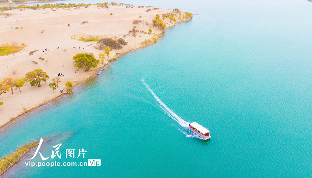 新疆尉犁：人在画中游【2】