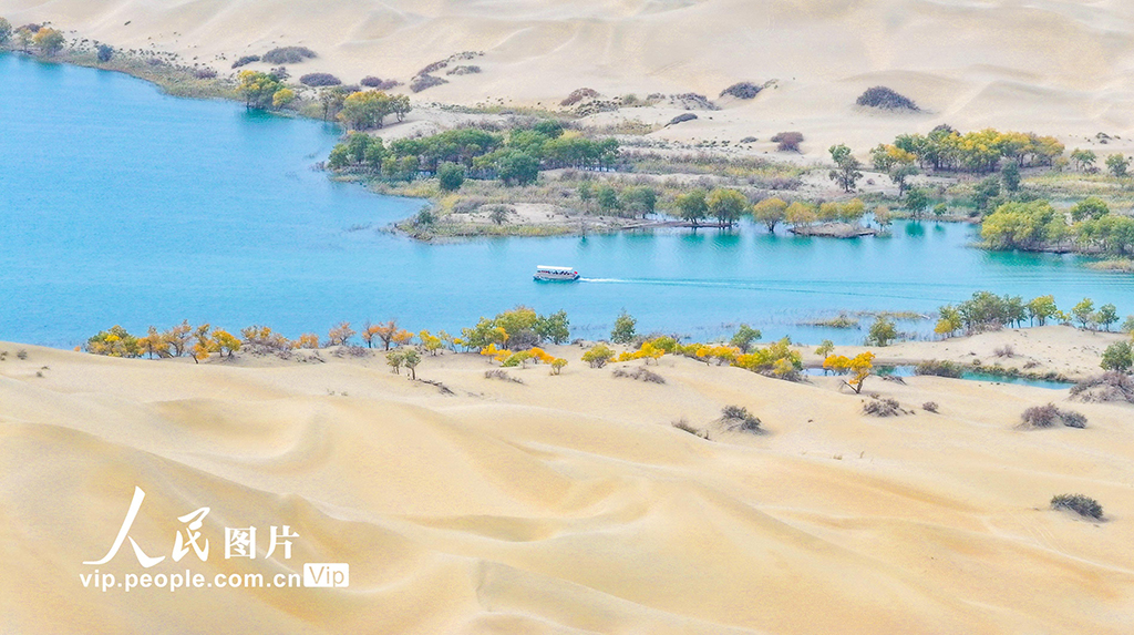 新疆尉犁：人在画中游【6】