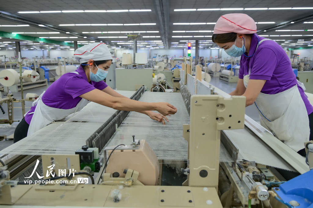 新疆呼图壁：纺织企业生产忙【3】