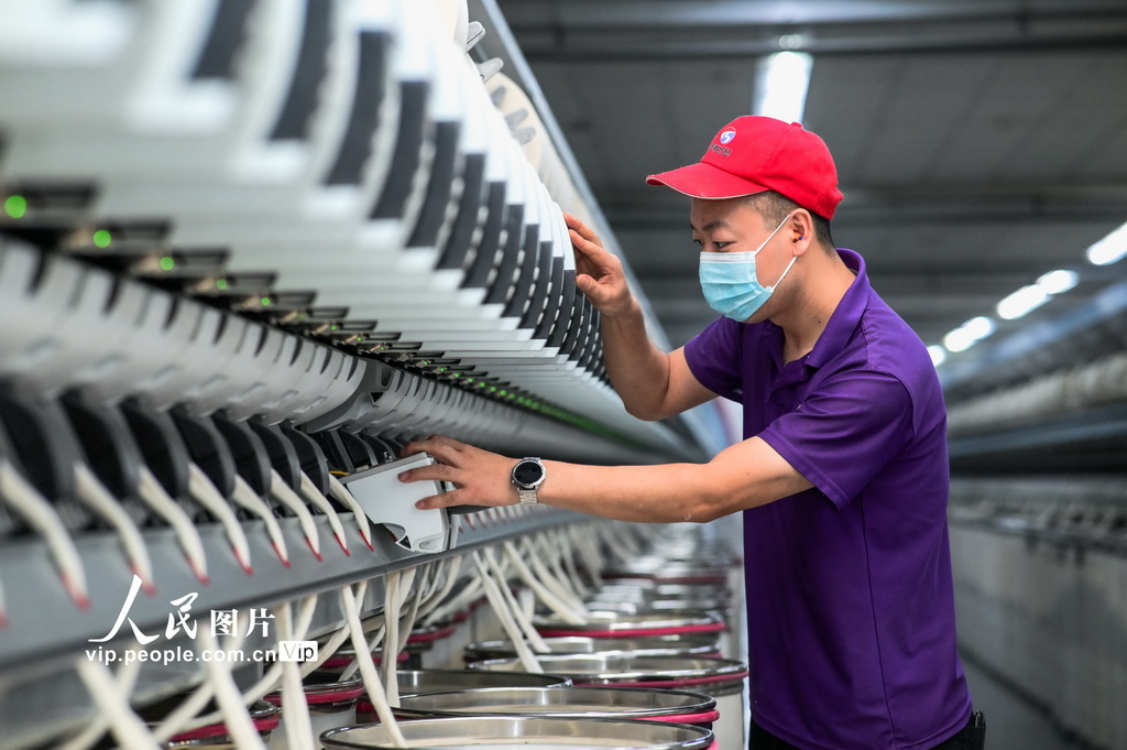 新疆呼图壁：纺织企业生产忙【4】