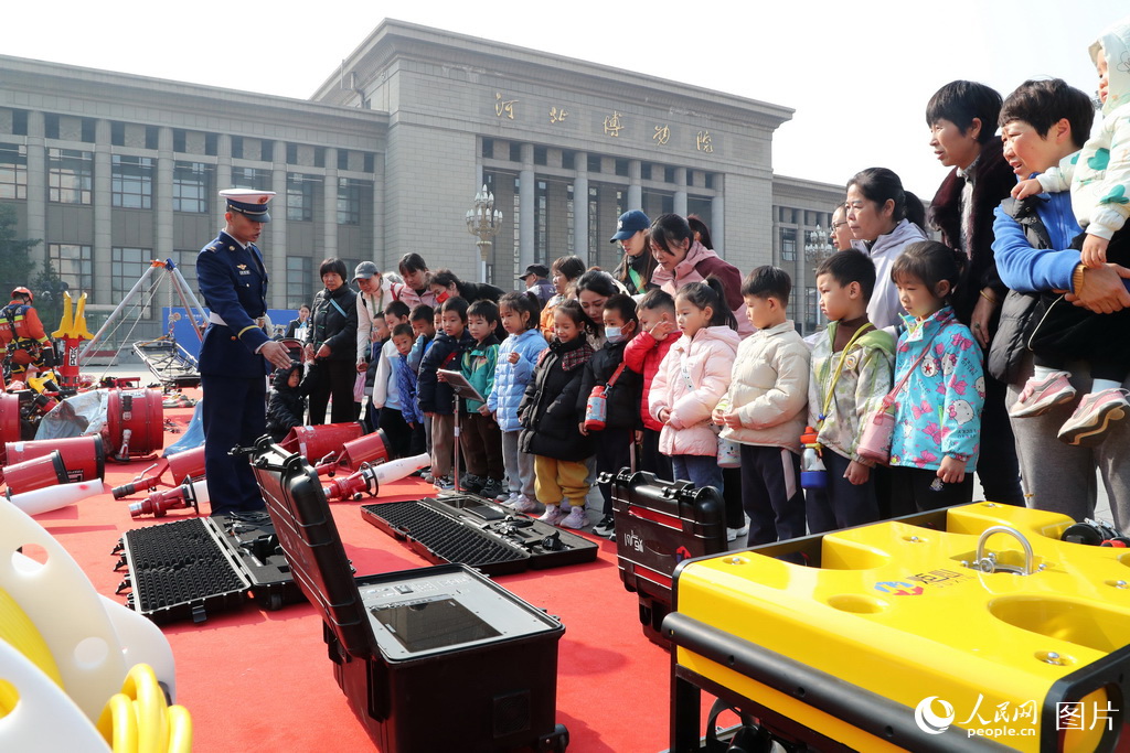11月4日，河北省2025年消防宣传月启动活动。人民网 席彪摄