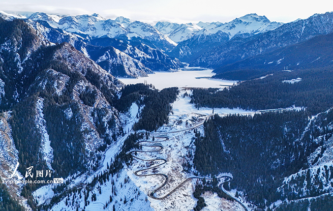 新疆阜康：天山天池冬景如画