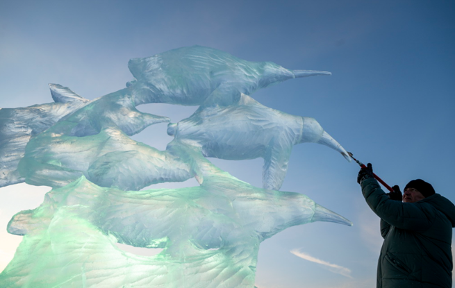 十二国冰雕师“冰城”秀技