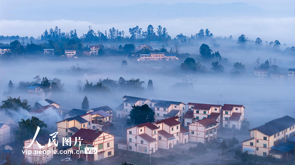 四川广安：美丽晨雾绕乡村【2】