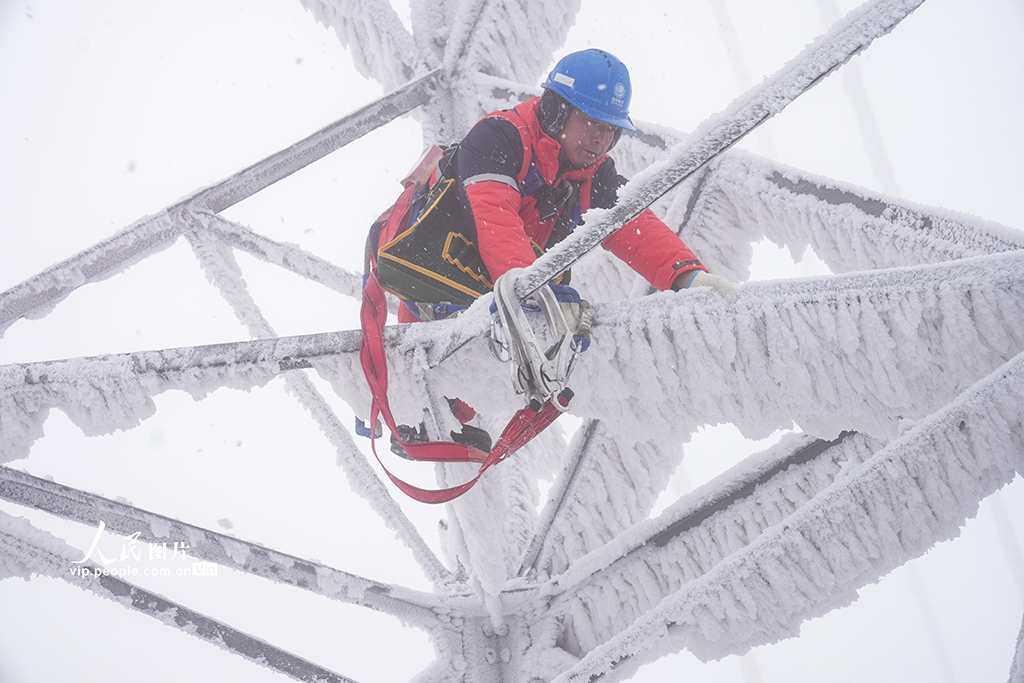 湖北鹤峰：冒雪巡线保供电【4】