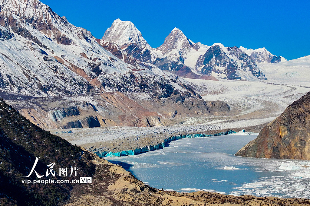 西藏八宿：来古冰川壮美如画