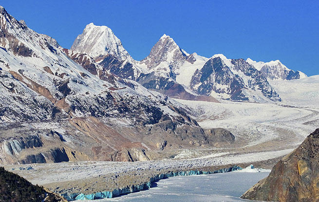 西藏八宿：来古冰川壮美如画