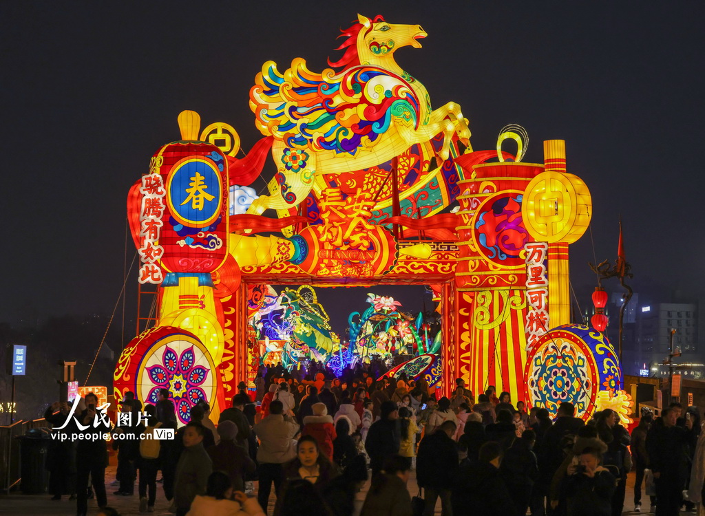 陕西西安：璀璨花灯迎客来