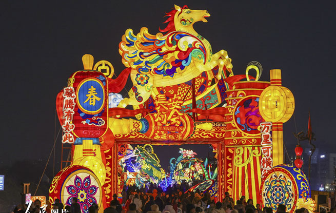 陕西西安：璀璨花灯迎客来