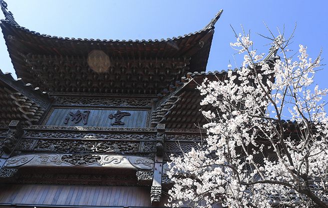 江苏宜兴：窑湖小镇乐享春光