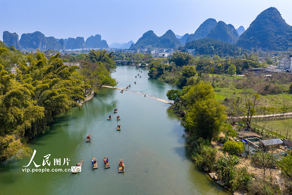 广西阳朔：乘竹筏 赏美景【6】