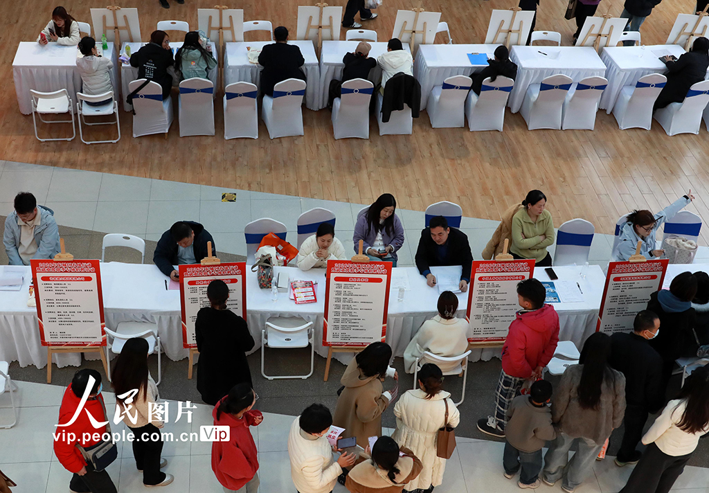 河南许昌：“人才夜市”招聘热【4】