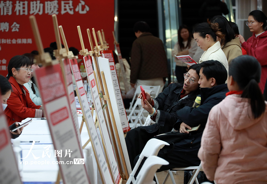 河南许昌：“人才夜市”招聘热【2】