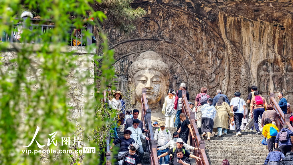 河南洛阳：春游龙门石窟【2】