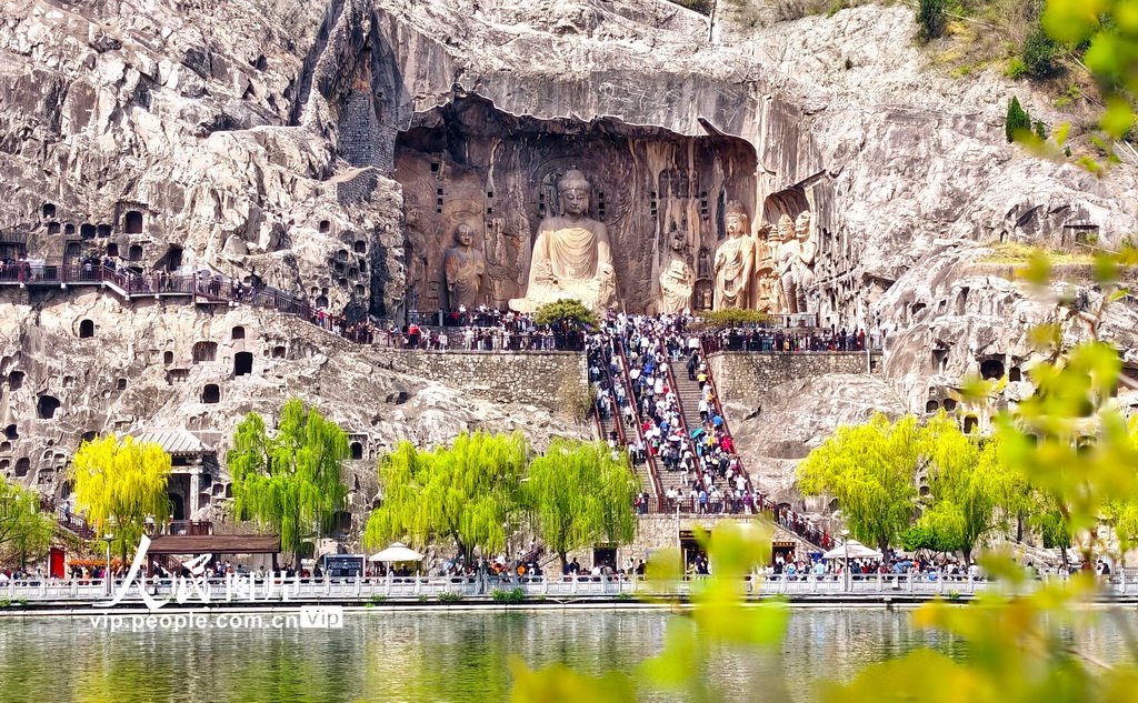 河南洛阳：春游龙门石窟