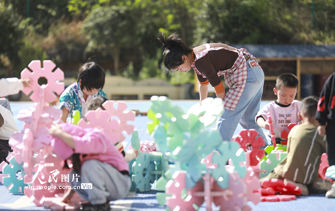 贵州黔西：春日趣玩“动”见成长