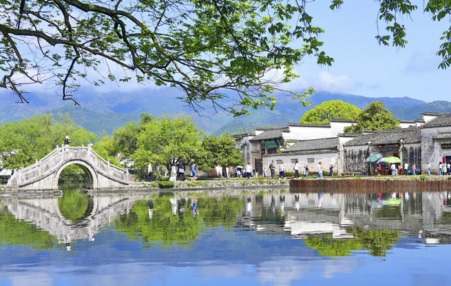 安徽黟县：宏村春意盎然