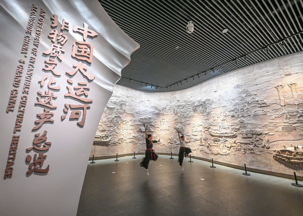 6月6日在中国大运河非物质文化遗产展示馆拍摄的特色武术表演。新华社记者 周义 摄