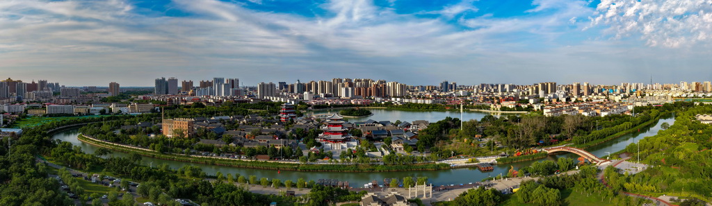沧州市区，大运河穿城而过（6月5日摄，无人机合成照片）。新华社记者 姜帆 摄