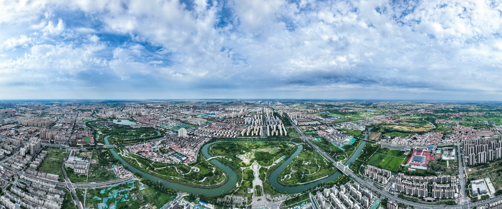 沧州市区，大运河穿城而过（6月5日摄，无人机合成照片）。新华社记者 周义 摄