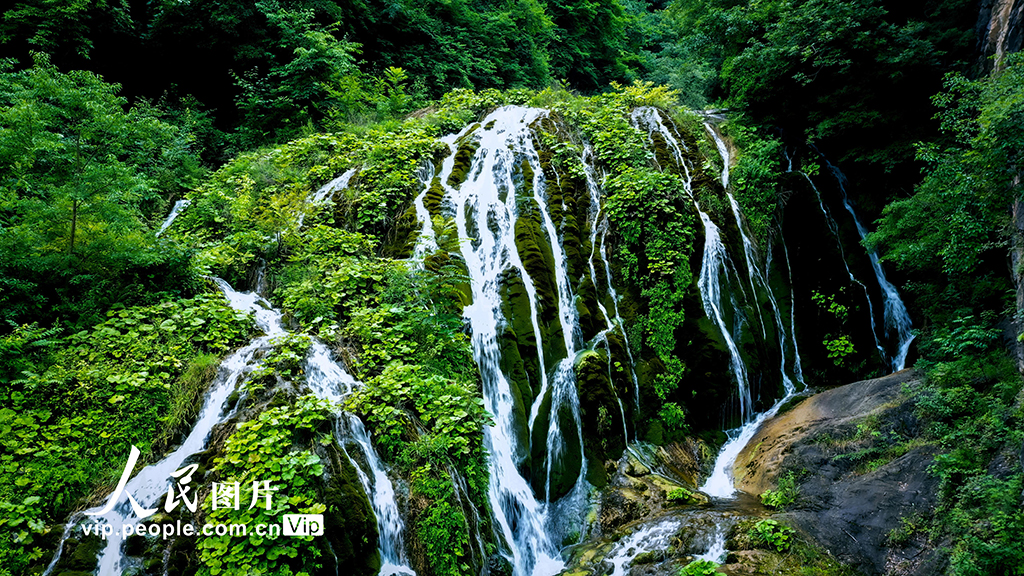 湖北十堰：深山密林藏秘境 飞瀑倒挂似银河【3】