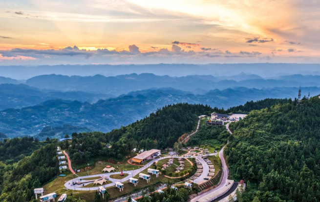 重庆黔江：高山“凉资源”激活避暑“热经济”
