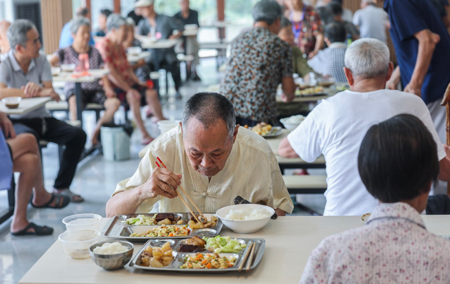 浙江桐庐：乡村爱心食堂惠民生
