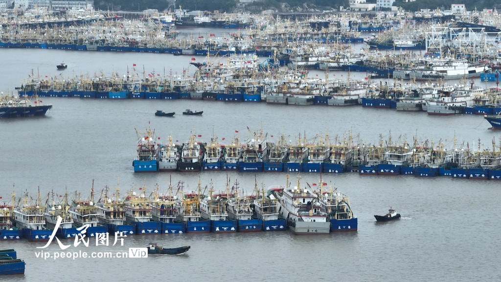 浙江温岭：渔船推迟出海泊港避风【5】