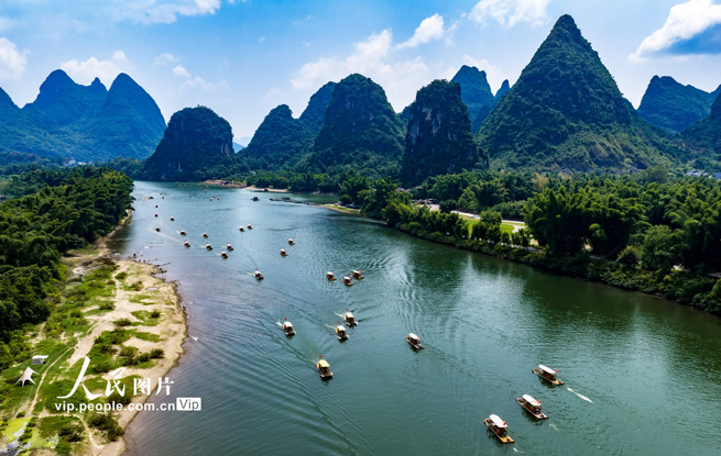广西阳朔：游漓江 赏美景