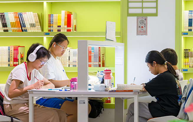 陕西西安：图书馆里觅书香