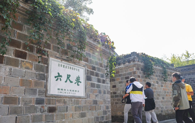 安徽桐城：六尺巷旅游热度不减