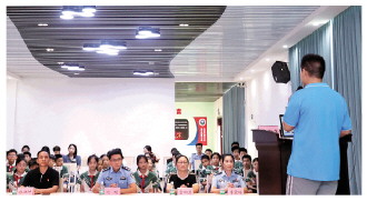 6月10日，北海戒毒康复所邀请学生走进禁毒教育馆，由戒毒康复人员以自身经历为切入点，向师生们讲解毒品的危害及防毒拒毒知识。